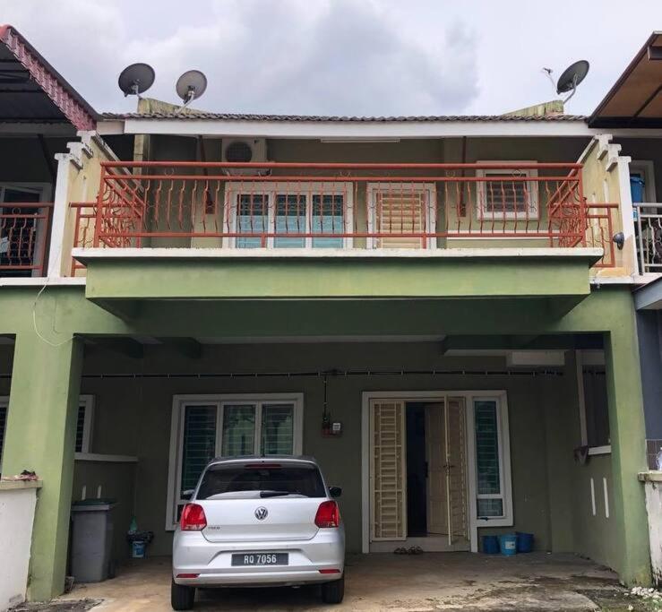 Nice Seremban 2 1/2 Storey House With 4 Rooms Bagian luar foto